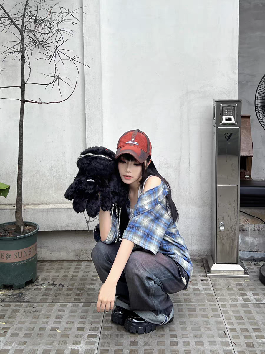 FACEONLAB Distressed Ripped Oil Stain Cap