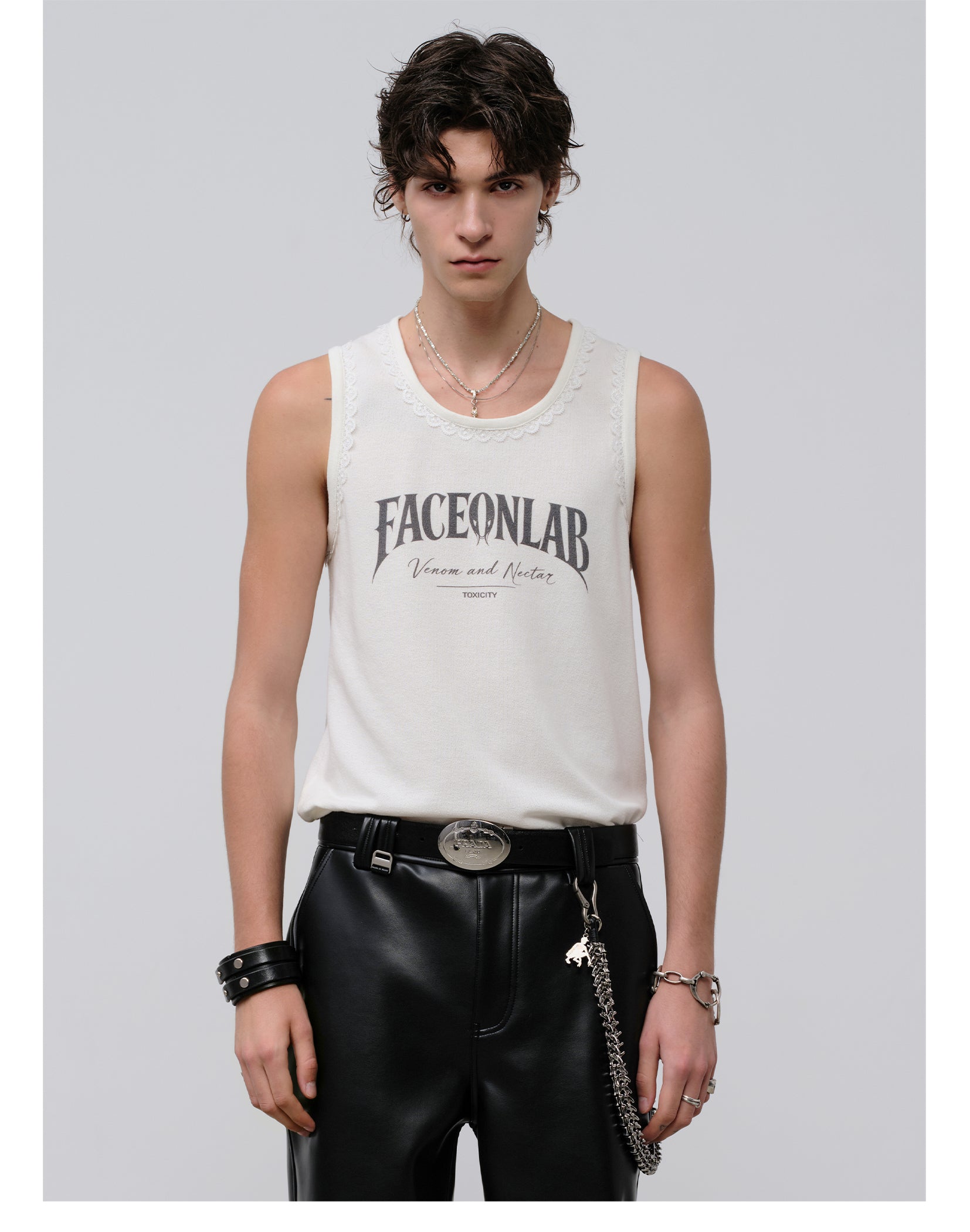 FACEONLAB Lace Trim Letter Print Cami Top