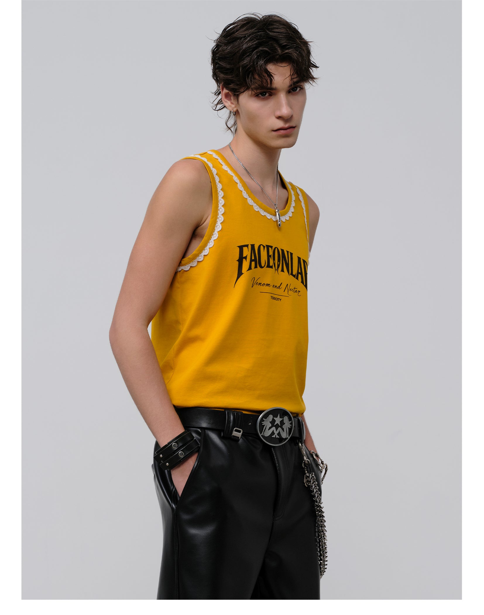 FACEONLAB Lace Trim Letter Print Cami Top
