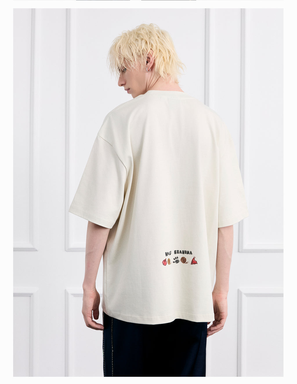 FACEONLAB Little Red Riding Hood Knight Graphic Tee